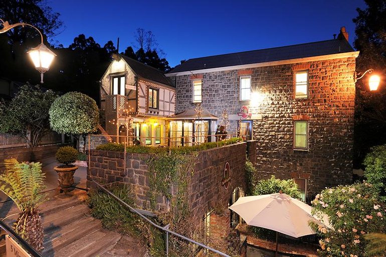 Exterior & Views