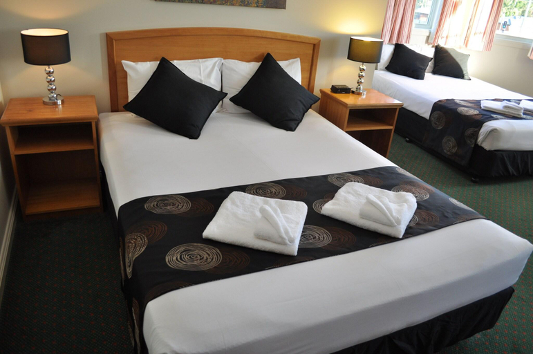 Bedroom 3, Meadowbrook Hotel, Loganlea