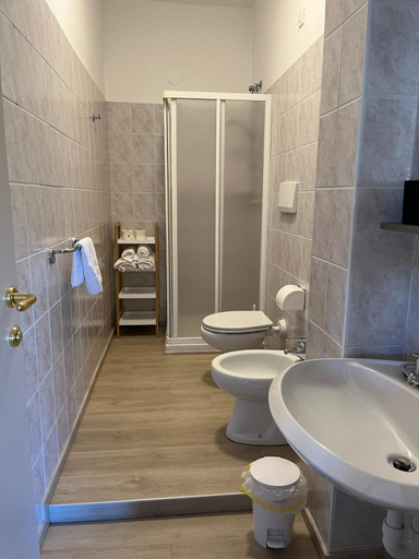 Bathroom 5, Albergo AQUILA, Verona