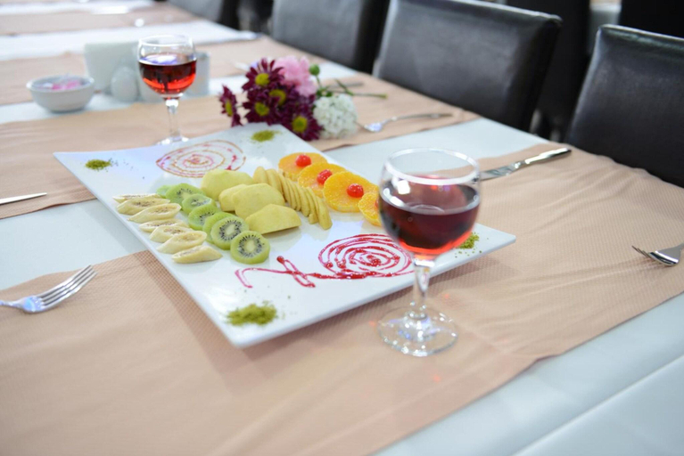 Food & Drinks 4, Zılelı, Merkez