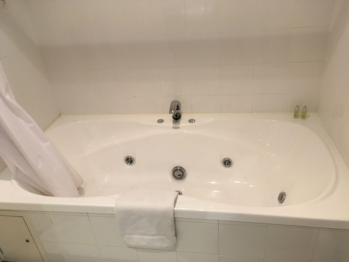 Bathroom 4, Motel On York, Dunedin