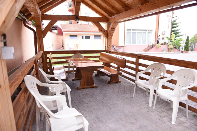 Others 5, Vila Elysee, Sanmartin