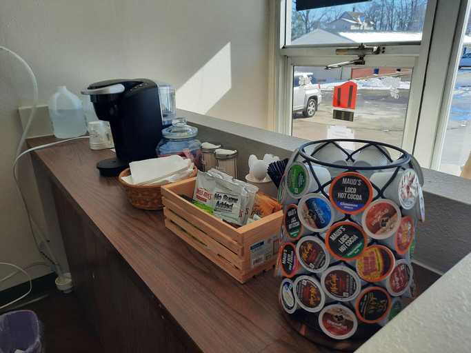 Food & Drinks, Reedsburg Motel, Sauk