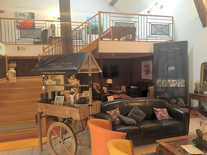 Public Area 3, Auberge Des Moissons, Marne