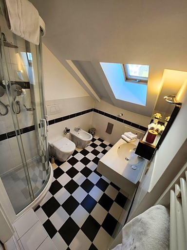 Bathroom 5, Hotel Millennium, Locarno