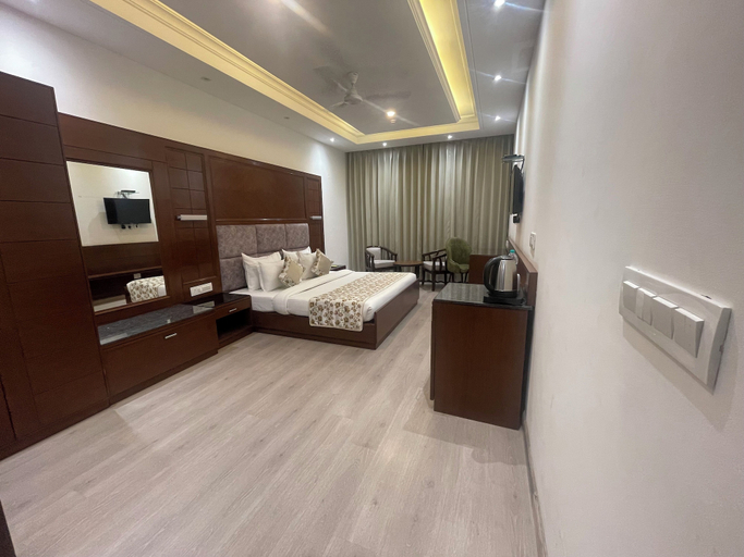 Bedroom 2, The Saffron Park, Panchkula
