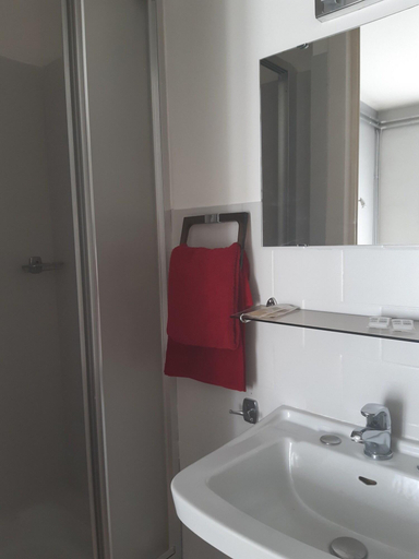 Bathroom 5, Hôtel Aunis-Saintonge, Charente-Maritime