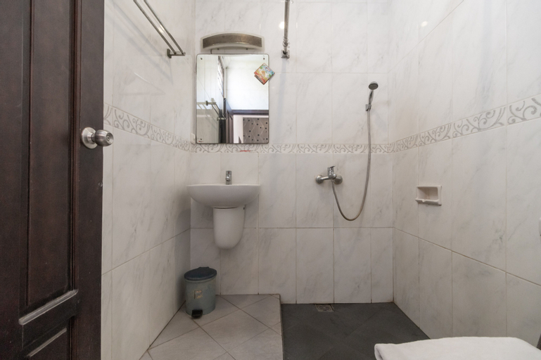 Bathroom 12