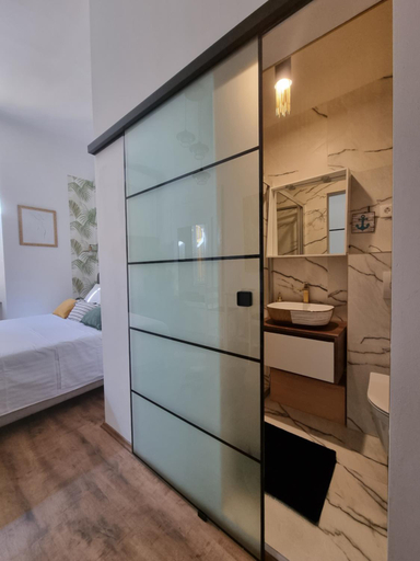 Others 4, Room Lui, sa besplatnim parkingom, Rijeka