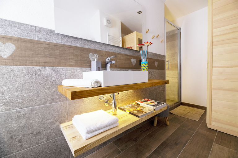 Bathroom 3, fenat, Aosta