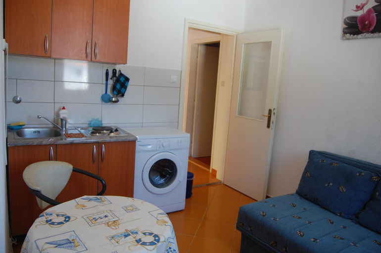 Others 5, Vila Montenegro