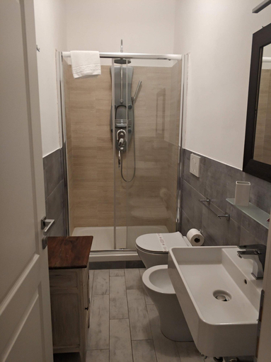 Bathroom 4, Baldassini B&B, Rome