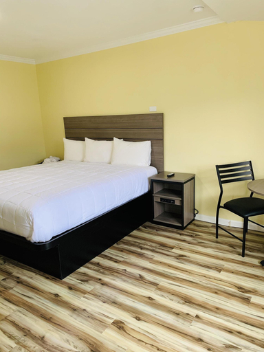 Bedroom 3, Estero Bay Motel, San Luis Obispo