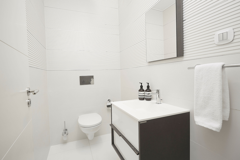 Bathroom 3, Kwarleyz Residence, Accra