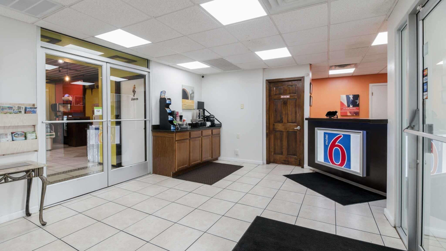Public Area 2, Motel 6 Pulaski, TN, Giles