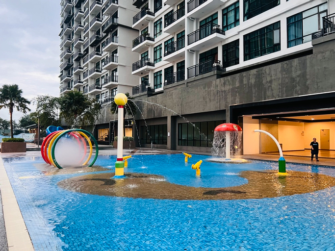 Molek Ponderosa Golf Studio 4pax Bathtub Balcony, Johor Bahru