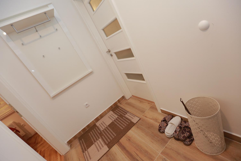 Others 4, Apartman Una, Istočno Sarajevo