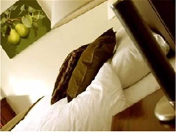 Bedroom 2, The Swan Inn, Worcestershire