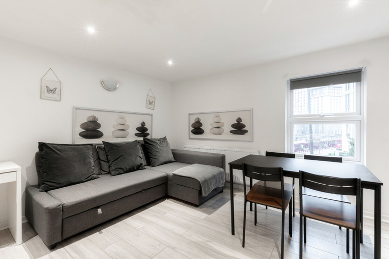 Others 5, Edgware Road apartments, London
