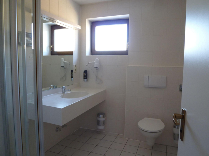 Bathroom 3, Berggasthof & Hotel Hinterrod, Hildburghausen