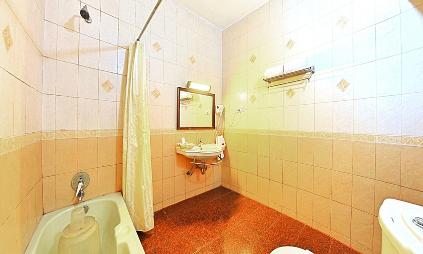 Bathroom 4, The Kudos, Dindigul
