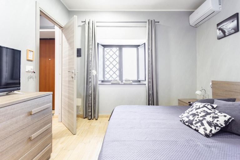 Bedroom 2, Mary's House, Catania