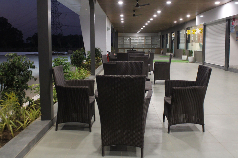 Food & Drinks, HOTEL RANN FRONT, Kachchh