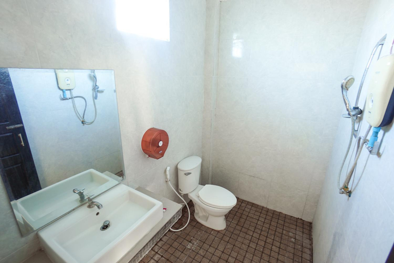 Bathroom 3, Mr Tho's Bungalow, Khong