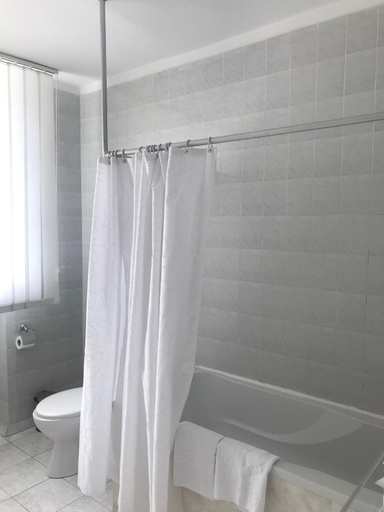 Bathroom 3, Kozatskiy Hotel, Shevchenkivs'kyi