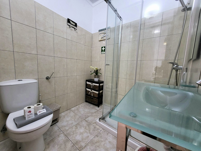 Bathroom 3, Quarteira Central 2 by Homing, Loulé