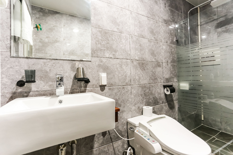 Bathroom 5, Jeju City Hall Hotel, Jeju