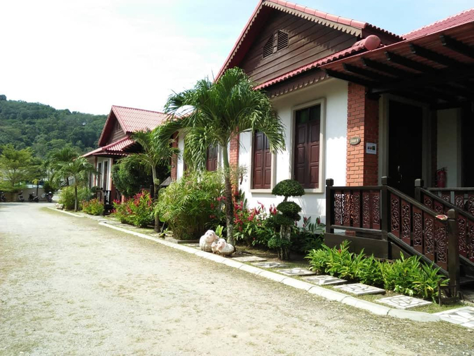 Exterior 5