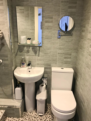 Bathroom 2, Norman Guest House with Free Parking, North Yorkshire
