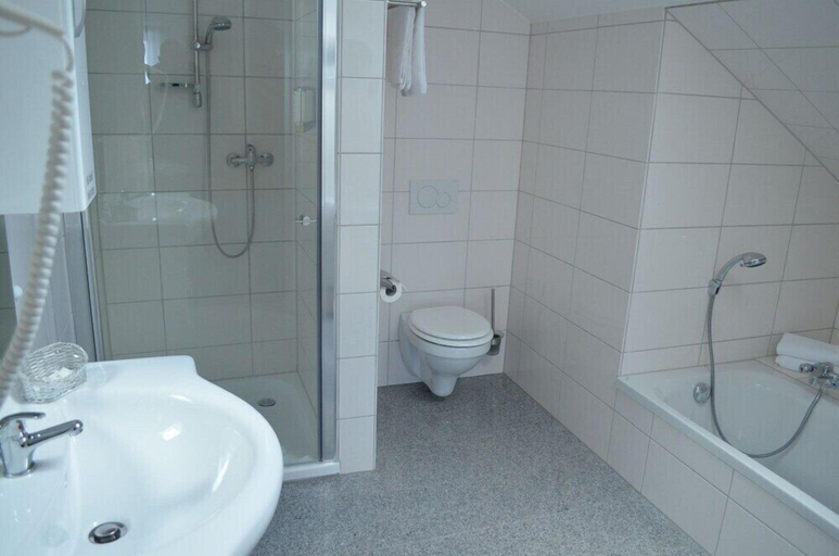 Bathroom 4, Hotel Restaurant Gästehaus Wilgersdorf, Siegen-Wittgenstein