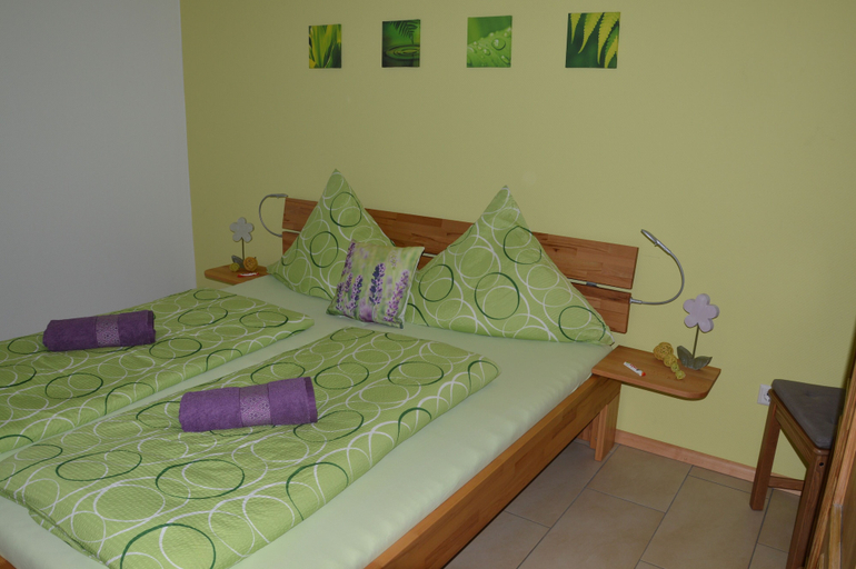 Bedroom 2, Ferienwohnung am Brunnen, Emmendingen