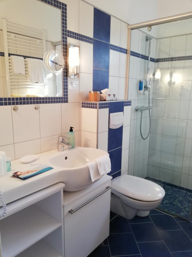 Bathroom 4, Hotel Garni Friesenhuus, Aurich