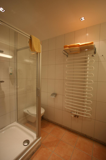 Bathroom 13