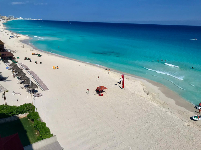 Surrounding environment 2, Beachside Apartments Cancun, Benito Juárez