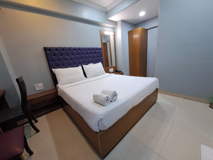 Bedroom 4, Hotel Cruz Royale, Mumbai Suburban