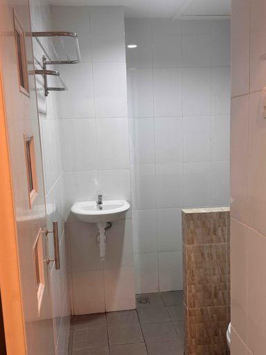 Bathroom 5, Arta Hotel Semarang, Semarang