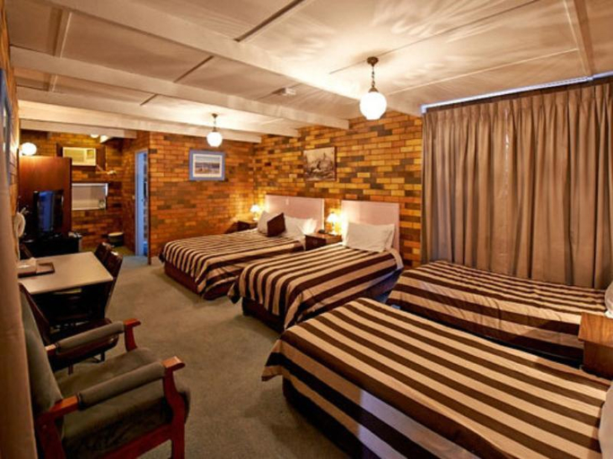 Bedroom 3, Figtree Motel, Narrandera