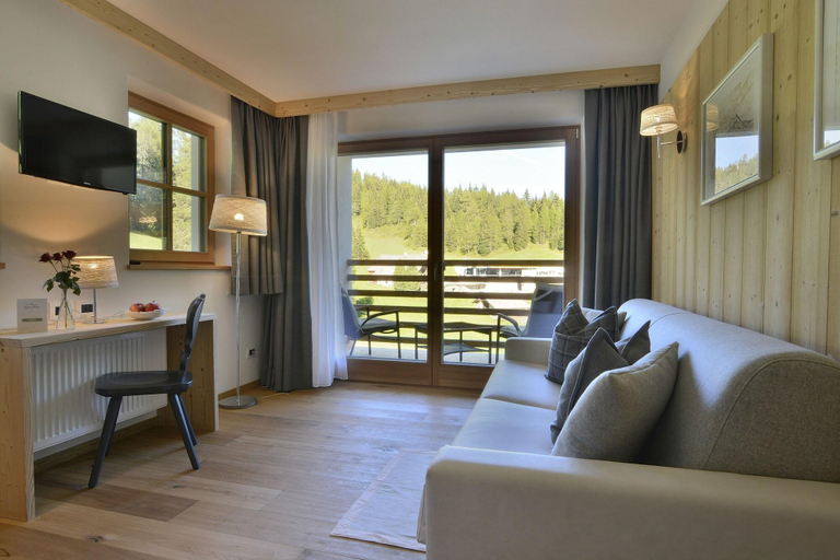 Bedroom 3, Alpine Hotel Gran FodÃ¡, Bolzano