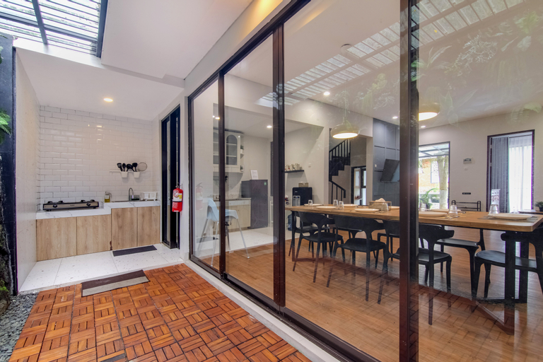 Food & Drinks, 4BR Alinda C02 By Kava Stay, Bandung