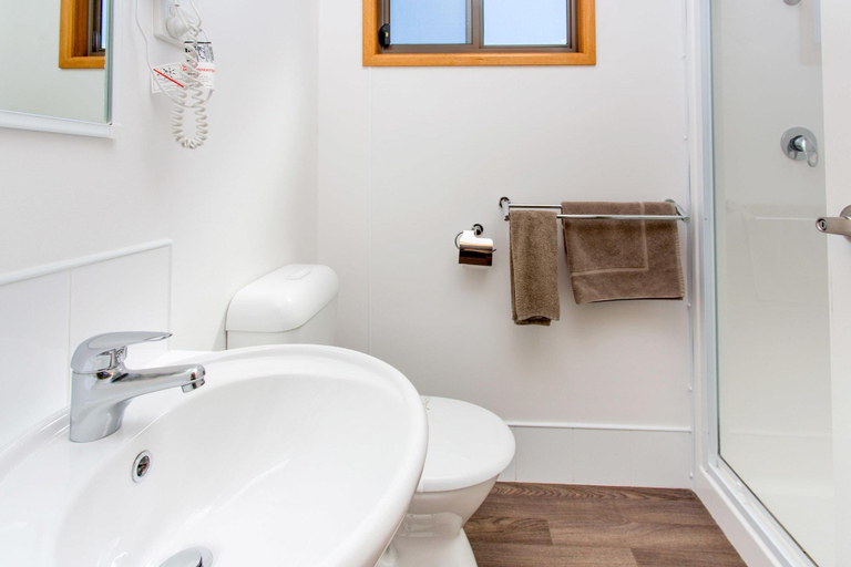 Bathroom 3, BIG4 Whiters Holiday Village, E. Gippsland - Bairnsdale