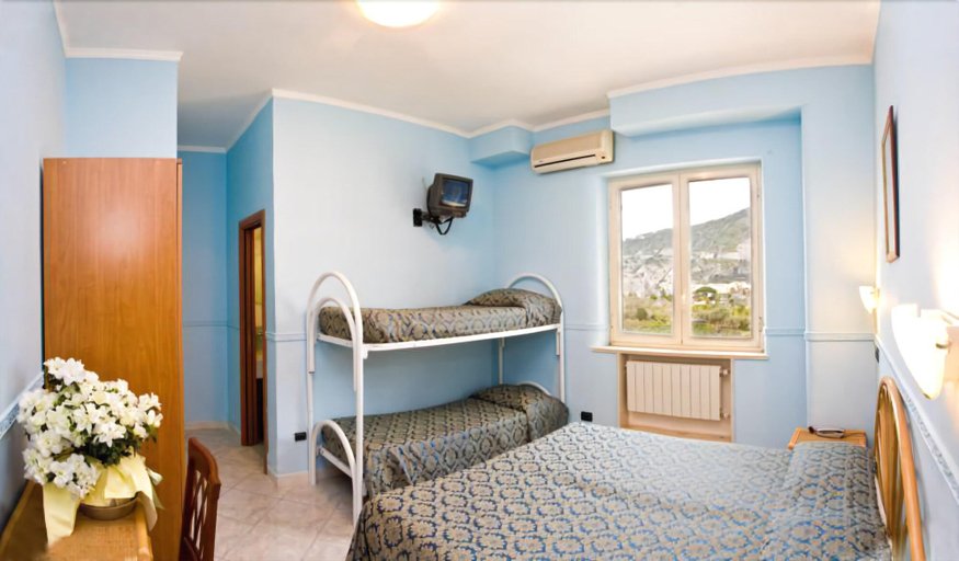 Bedroom 3, Hotel Klein Wien, Napoli
