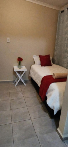 Others 2, Zopry's Guest House, eThekwini