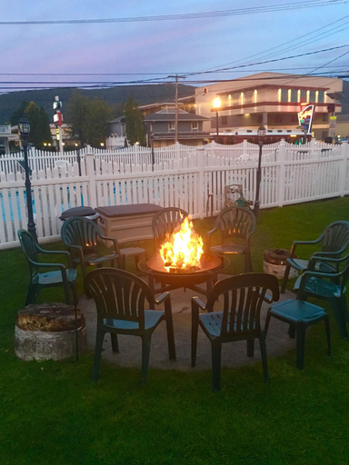 Food & Drinks 5, Heritage Of Lake George, Warren