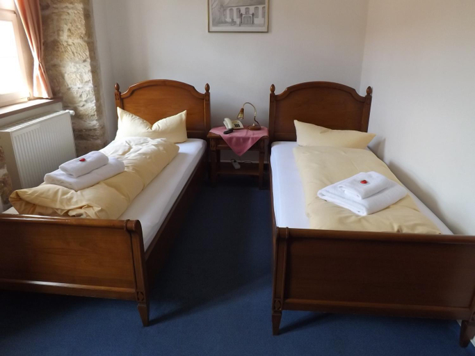 Bedroom 2, Hotel "Zur Sonne", Saalekreis
