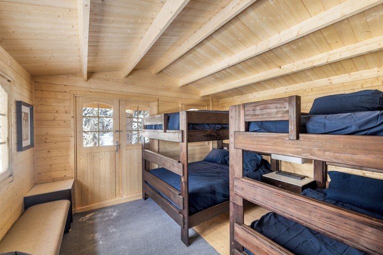 Bedroom, Lichen Huts, Eagle