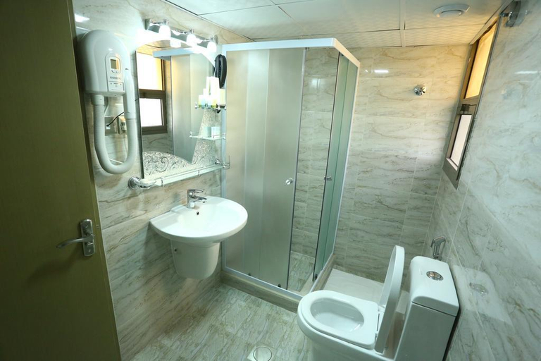 Bathroom 4, Sun and Sands Plaza Hotel, Dubai